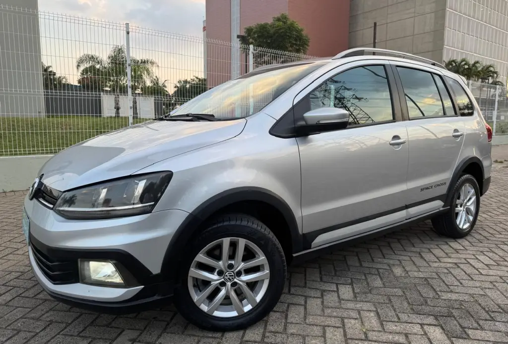 VOLKSWAGEN Space Cross