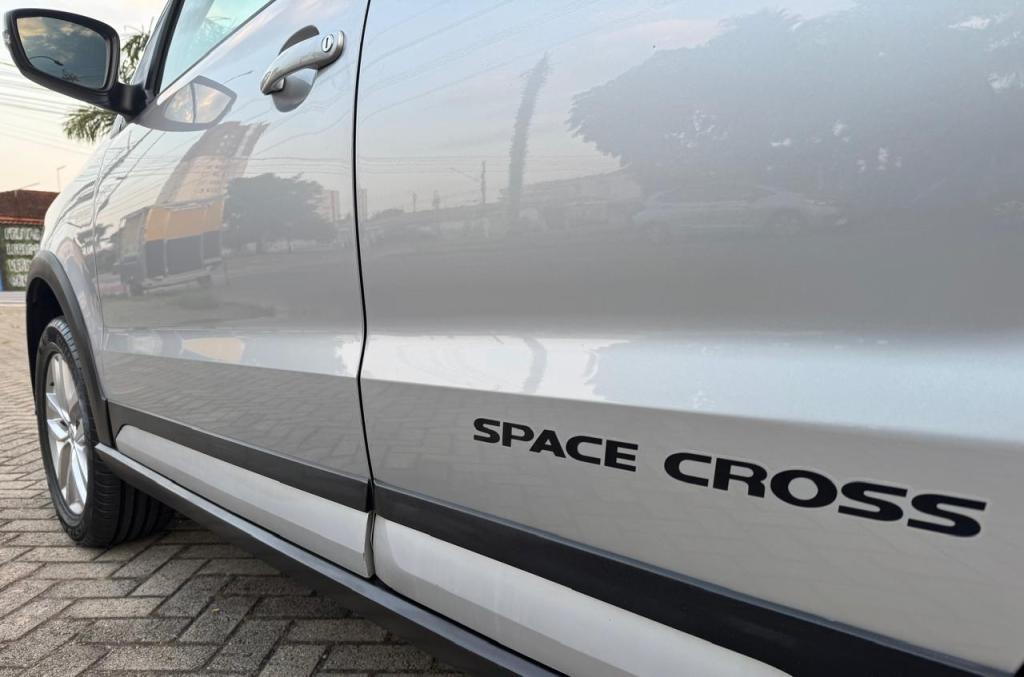VOLKSWAGEN Space Cross - Foto