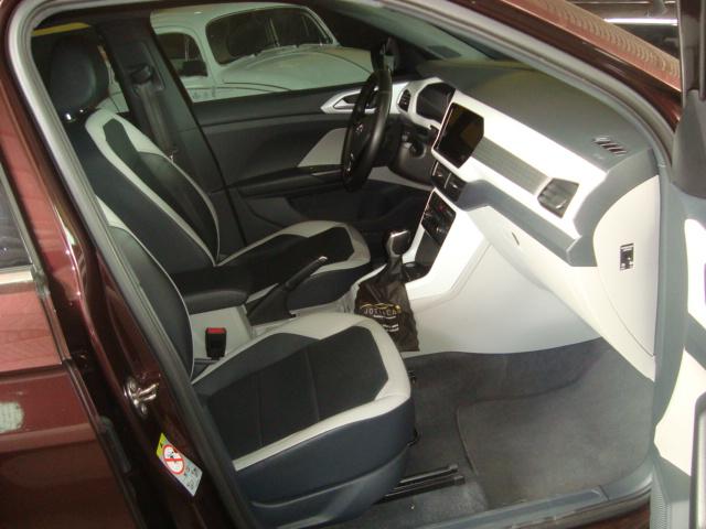 VOLKSWAGEN T-Cross - Foto