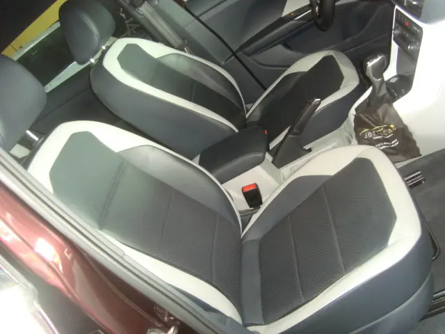 VOLKSWAGEN T-Cross - Foto