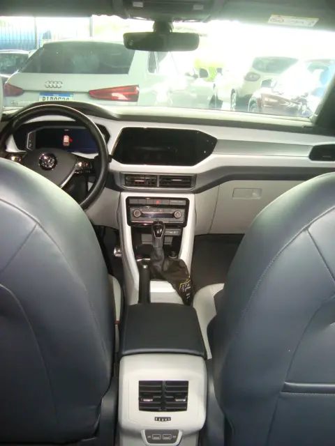 VOLKSWAGEN T-Cross - Foto