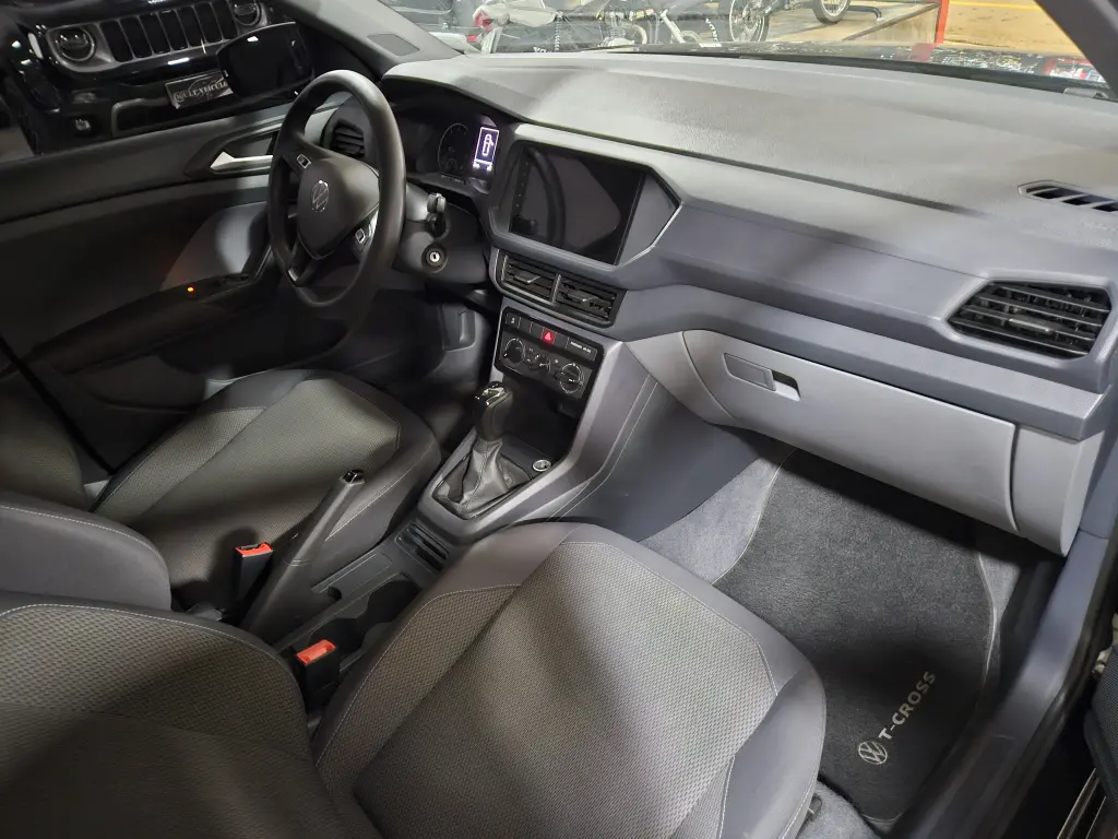 VOLKSWAGEN T-Cross - Foto