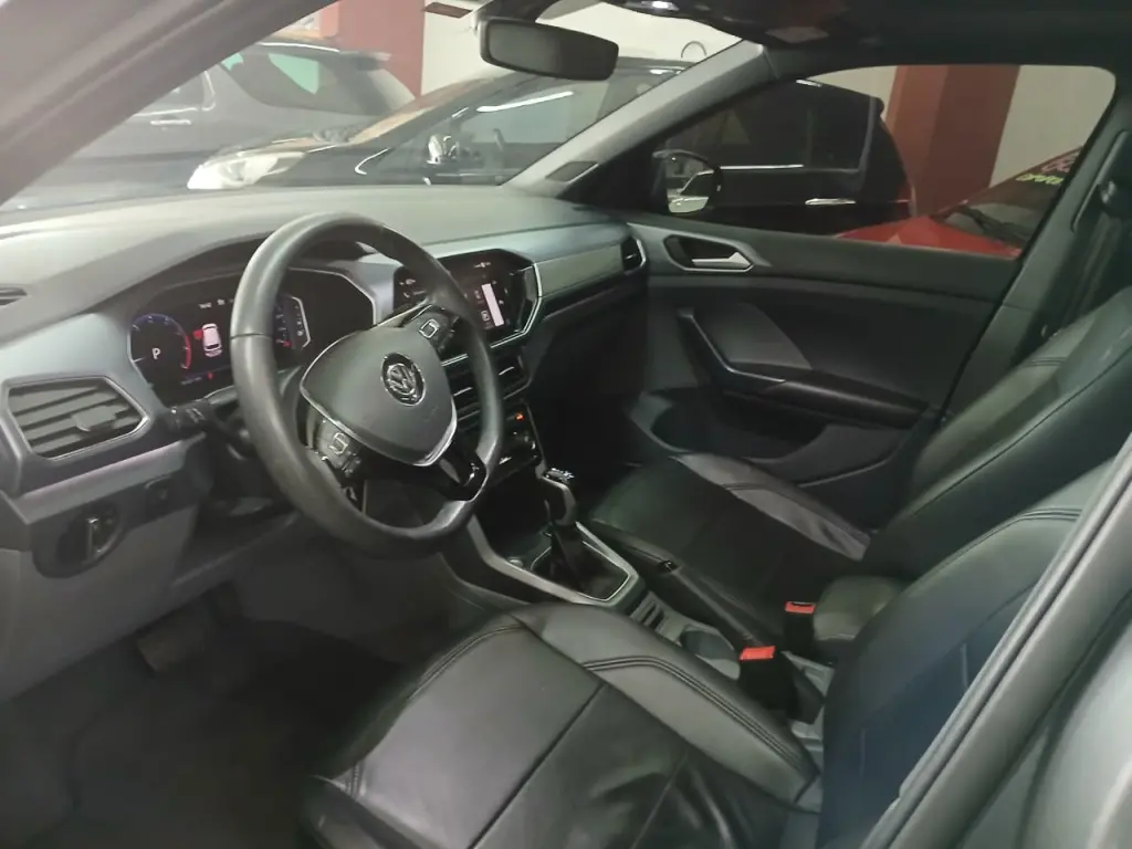 VOLKSWAGEN T-Cross - Foto