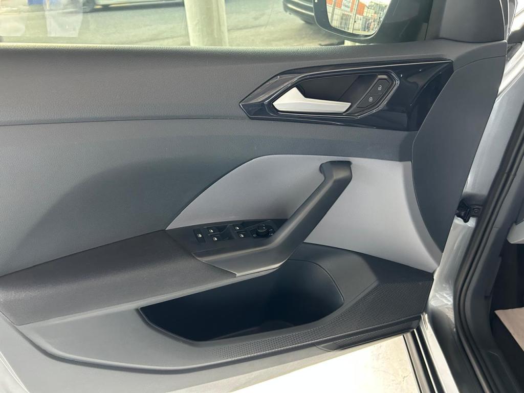 VOLKSWAGEN T-Cross - Foto