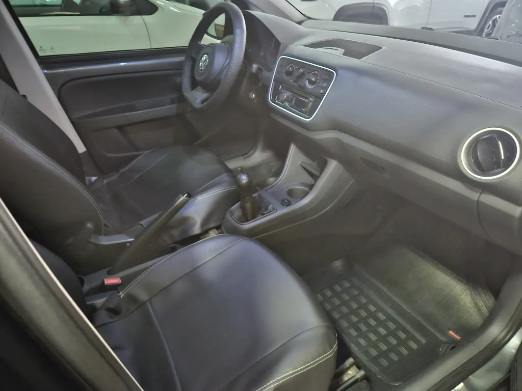 VOLKSWAGEN UP - Foto