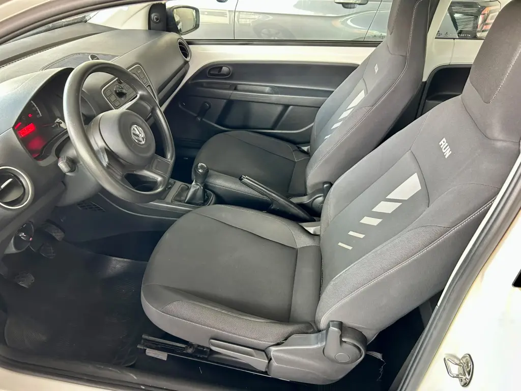VOLKSWAGEN UP - Foto