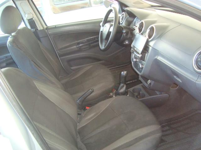 VOLKSWAGEN Voyage - Foto