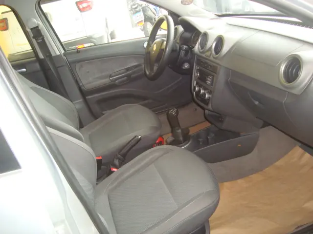 VOLKSWAGEN Voyage - Foto