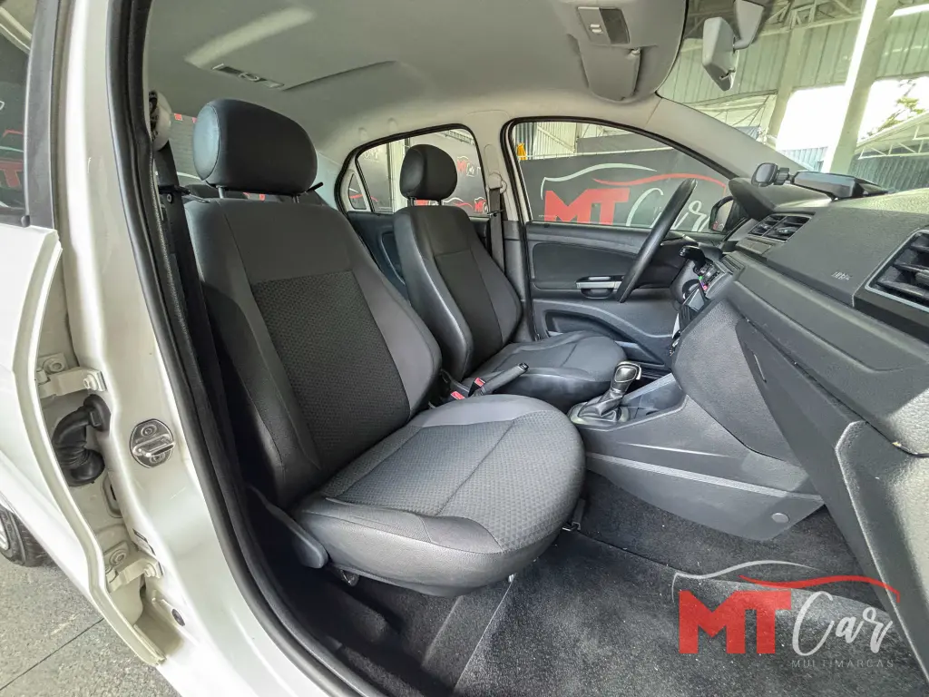 VOLKSWAGEN Voyage - Foto