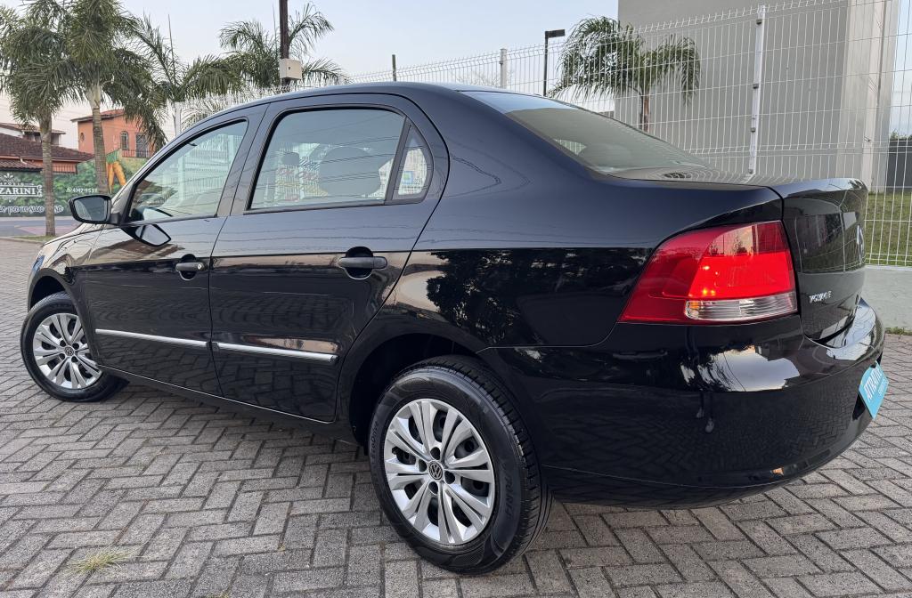 VOLKSWAGEN Voyage - Foto