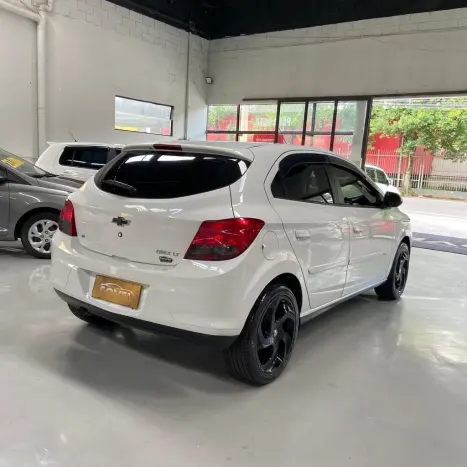 CHEVROLET Onix Hatch 1.4 4P FLEX LT, Foto 4