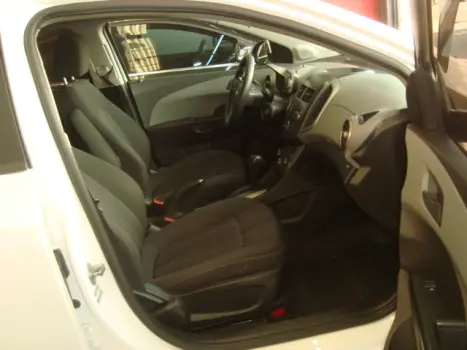 CHEVROLET Sonic Hatch 1.6 16V 4P LT FLEX AUTOM�TICO, Foto 3