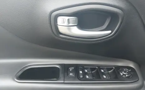 JEEP Renegade 1.8 16V 4P FLEX LONGITUDE AUTOMÁTICO, Foto 16 JEEP Renegade 1.8 16V 4P FLEX LONGITUDE AUTOMÁTICO, Foto 16