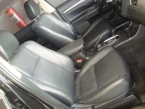MITSUBISHI Outlander 3.0 V6 24V 4P GT 4X4 AUTOM�TICO, Foto 4