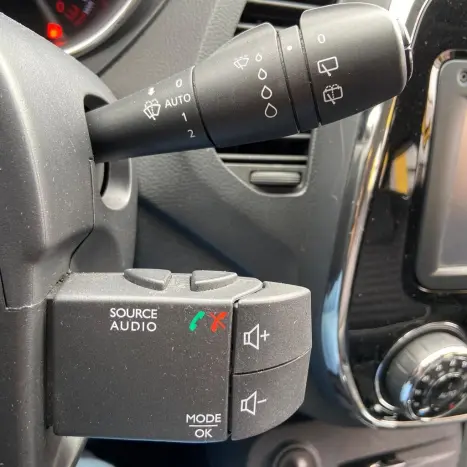 RENAULT Captur 1.6 16V 4P FLEX SCE INTENSE X-TRONIC CVT, Foto 24