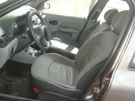 RENAULT Clio Hatch 1.0 16V 4P FLEX AUTHENTIQUE, Foto 4