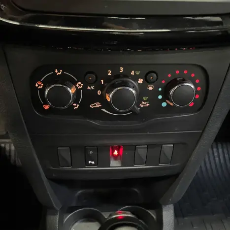 RENAULT Logan 1.6 16V 4P FLEX SCE ZEN X-TRONIC AUTOM�TICO CVT, Foto 19