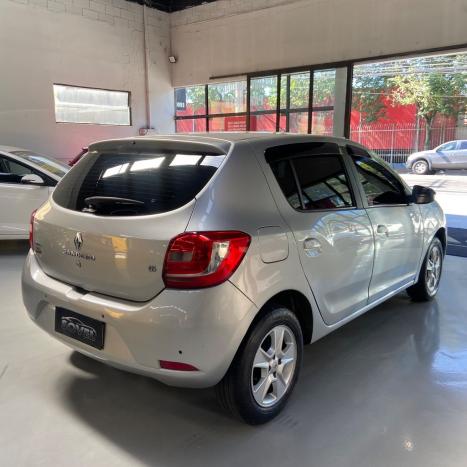 RENAULT Sandero 1.6 4P FLEX DYNAMIQUE, Foto 6 RENAULT Sandero 1.6 4P FLEX DYNAMIQUE, Foto 6