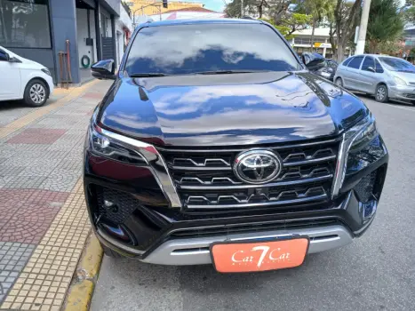 TOYOTA Hilux SW4 2.8 16V 4P SRX 4X4 7 LUGARES TURBO DIESEL AUTOMTICO, Foto 1