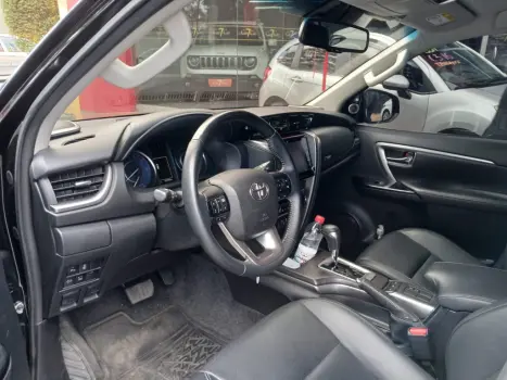 TOYOTA Hilux SW4 2.8 16V 4P SRX 4X4 7 LUGARES TURBO DIESEL AUTOMTICO, Foto 5