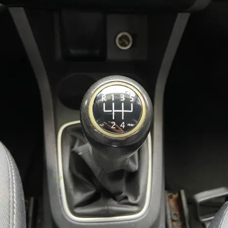 VOLKSWAGEN Fox 1.6 4P, Foto 14