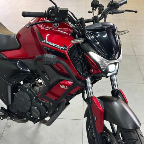 YAMAHA FZ 15 Fazer ABS, Foto 2