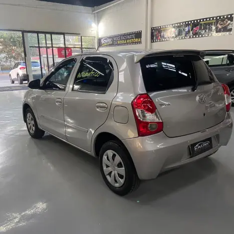 TOYOTA Etios Hatch 1.3 16V 4P FLEX X AUTOMTICO, Foto 4