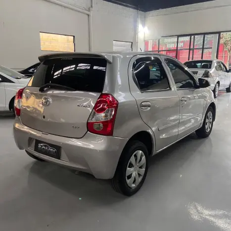 TOYOTA Etios Hatch 1.3 16V 4P FLEX X AUTOMTICO, Foto 6
