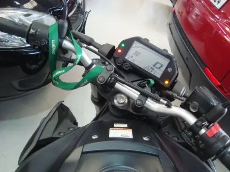 YAMAHA MT-03 300 ABS, Foto 6
