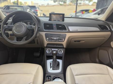 AUDI Q3 2.0 4P TFSI AMBIENTE QUATTRO S-TRONIC AUTOM�TICO, Foto 2