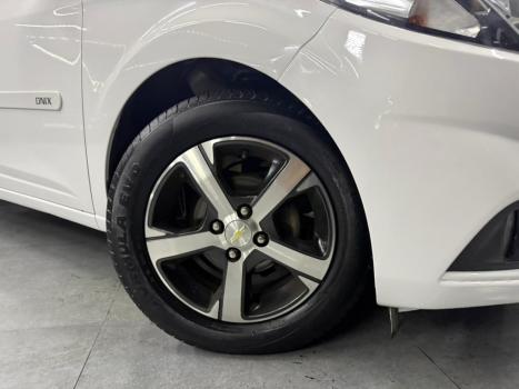 CHEVROLET Onix Hatch 1.4 4P FLEX LTZ AUTOMÁTICO, Foto 2 CHEVROLET Onix Hatch 1.4 4P FLEX LTZ AUTOMÁTICO, Foto 2