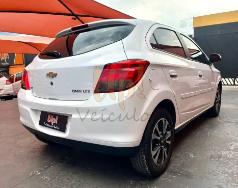 CHEVROLET Onix Hatch 1.4 4P FLEX LTZ, Foto 3