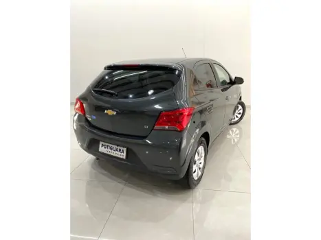 CHEVROLET Onix Hatch 1.4 4P FLEX LT, Foto 4