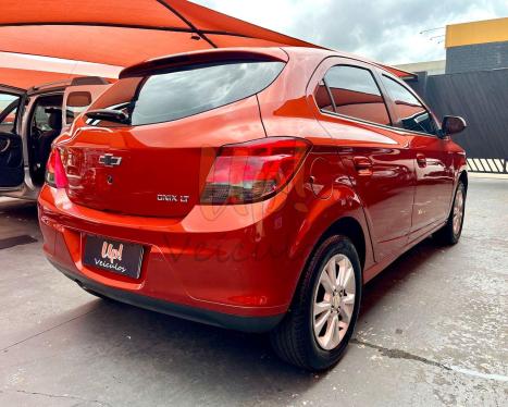 CHEVROLET Onix Hatch 1.0 4P FLEX LT LOLLAPALOOZA, Foto 3