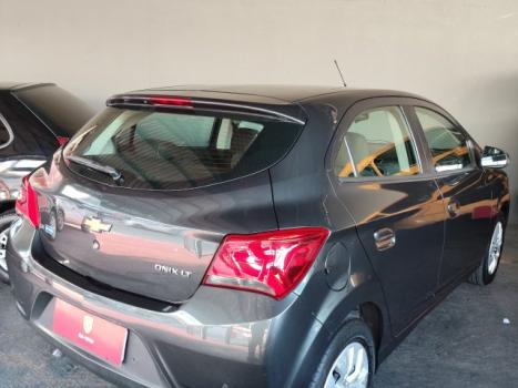 CHEVROLET Onix Hatch 1.4 4P FLEX LT, Foto 13
