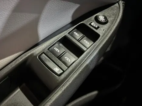 CHEVROLET Onix Hatch 1.0 12V 4P FLEX TURBO AUTOM�TICO, Foto 16