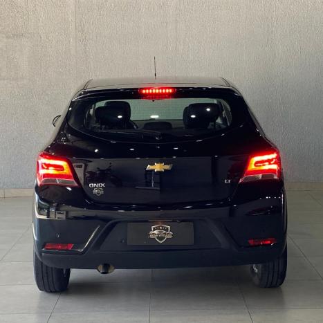 CHEVROLET Onix Hatch 1.4 4P FLEX LT AUTOM�TICO, Foto 4