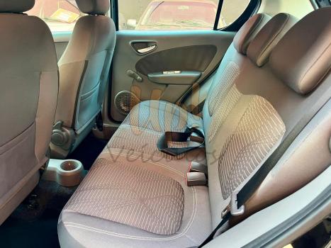 FIAT Palio 1.4 4P FLEX ATTRACTIVE, Foto 13 FIAT Palio 1.4 4P FLEX ATTRACTIVE, Foto 13