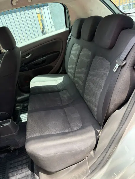 FIAT Punto 1.4 4P ELX FLEX, Foto 2