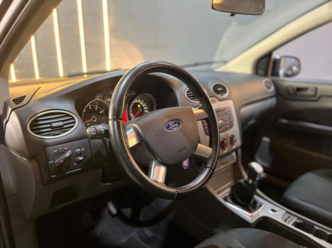 FORD Focus Hatch 1.6 16V 4P FLEX GL, Foto 4
