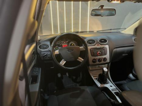 FORD Focus Hatch 1.6 16V 4P FLEX GL, Foto 6