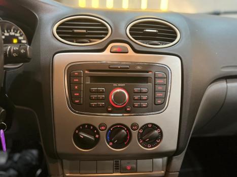 FORD Focus Hatch 1.6 16V 4P FLEX GL, Foto 17