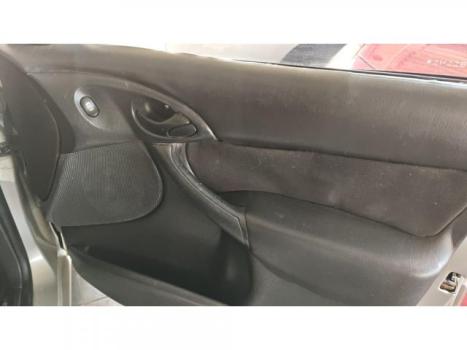 FORD Focus Hatch 1.6 4P FLEX GL, Foto 4