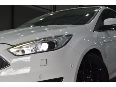 FORD Focus Hatch 2.0 16V 4P TITANIUM PLUS FLEX, Foto 2