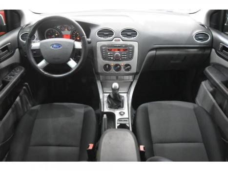 FORD Focus Hatch 2.0 16V 4P GLX, Foto 3