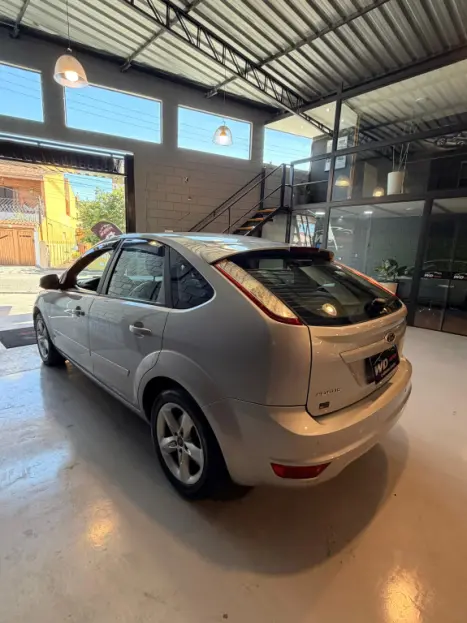 FORD Focus Hatch 2.0 16V 4P FC AUTOM�TICO, Foto 3