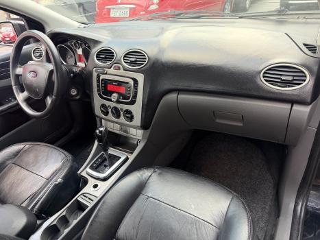 FORD Focus Hatch 2.0 16V 4P GHIA AUTOM�TICO, Foto 6