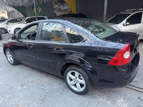 FORD Focus Hatch 2.0 16V 4P GHIA AUTOM�TICO, Foto 10