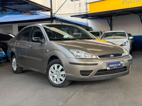 FORD Focus Sedan 1.6 4P GL FLEX, Foto 1
