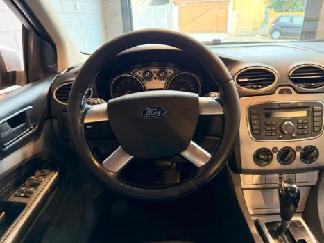FORD Focus Sedan 2.0 16V 4P, Foto 2